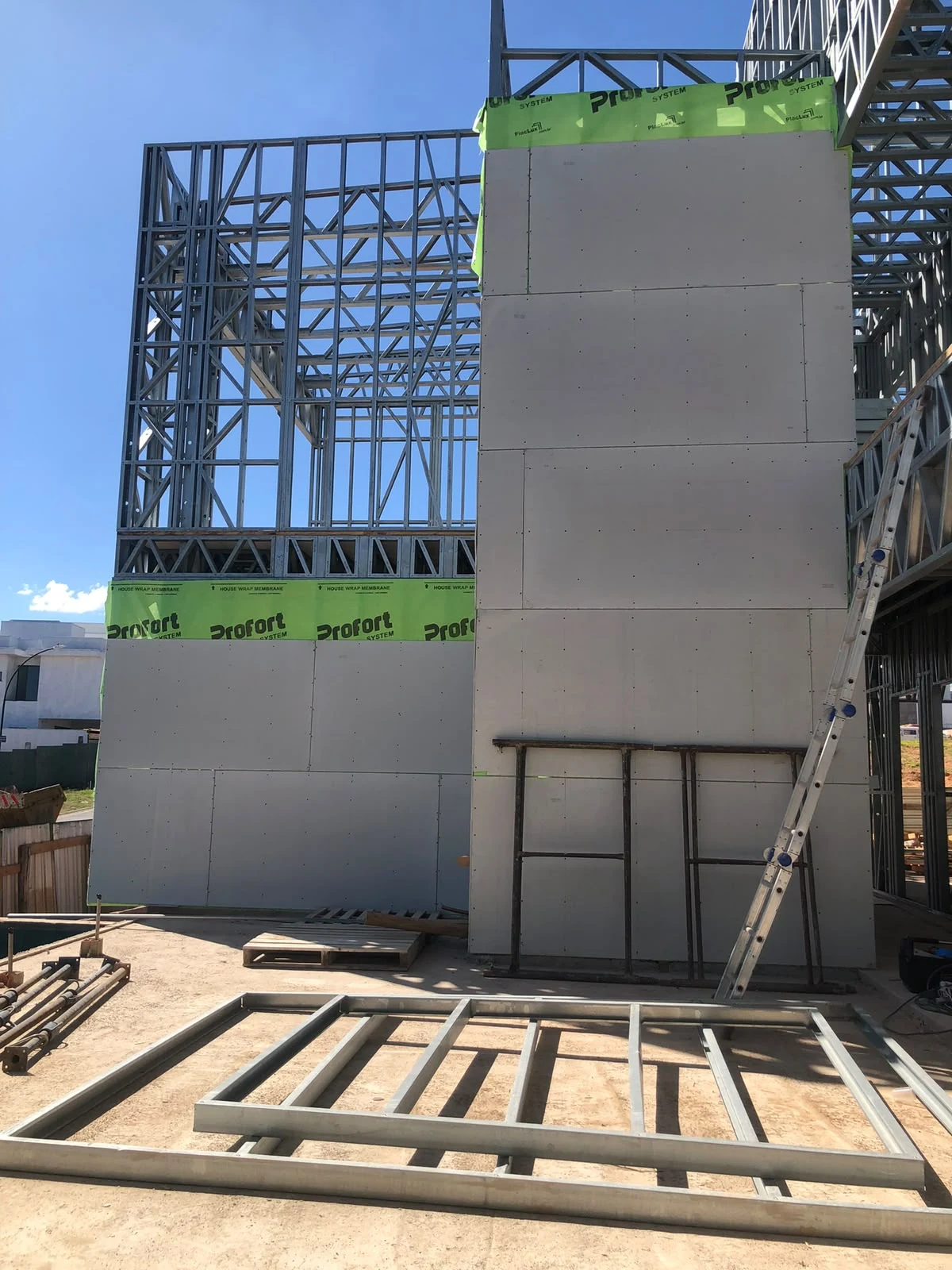 Fechamentos externos em obra de Light Steel Frame