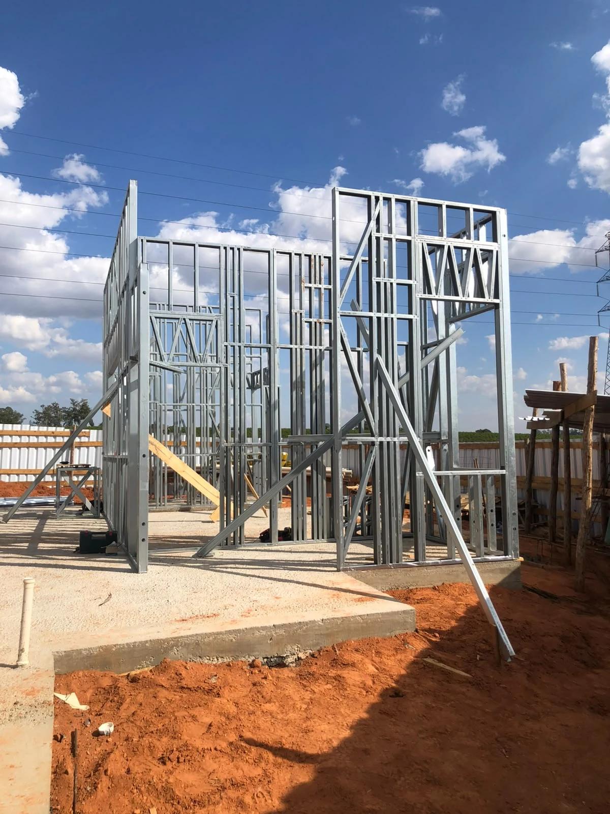 Montagem dos painéis estruturais em Light Steel Frame